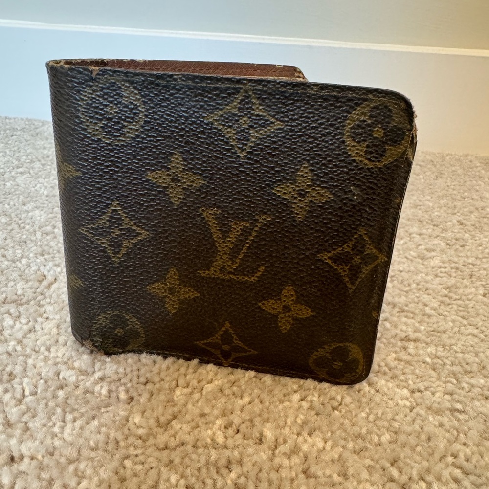 Louis Vuitton Monogram Marco Bi Fold Men’s Wallet